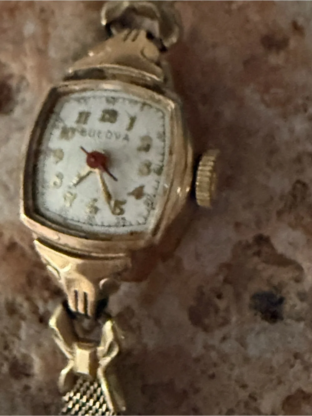 VINTAGE 1ok plate Bulova Gold-Tone Mesh Bracelet Ladies Watch